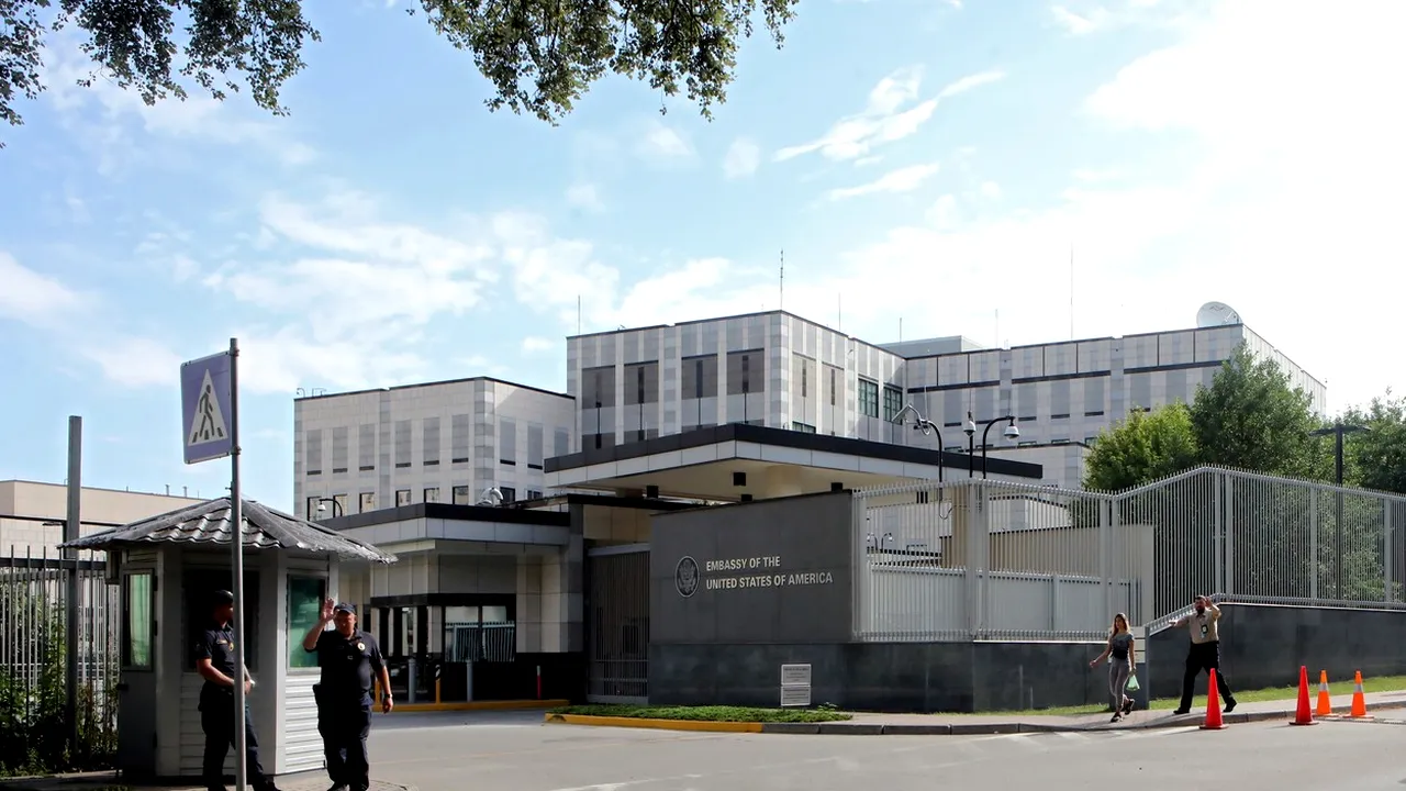 Oficial ucrainean, după rechemarea în SUA a famililor diplomaților americani de la Kiev: ”O decizie prematură”