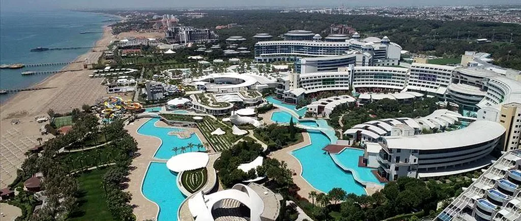 TURISM. Hotelurile din Turcia se pregătesc pentru sezonul turistic. Hotelurile își proiectează facilitățile, inclusiv bufeturi, plaje, piscine, pentru a asigura distanțarea socială