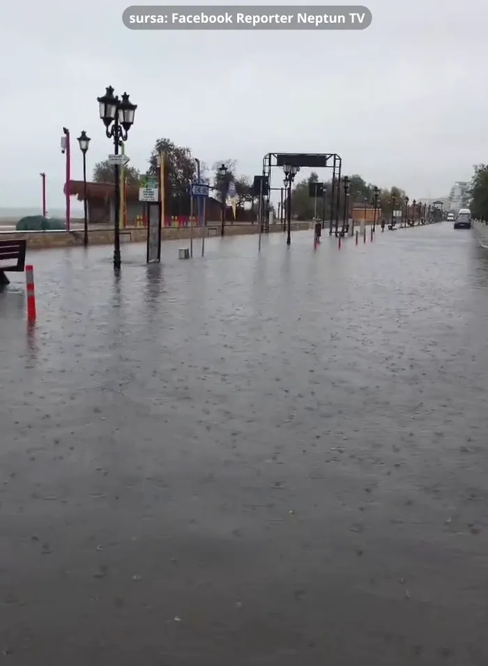 Străzile din Mamaia sunt inundate, în urma ploilor torențiale. Meteorologii au emis cod roșu în mai multe zone din județul Constanța