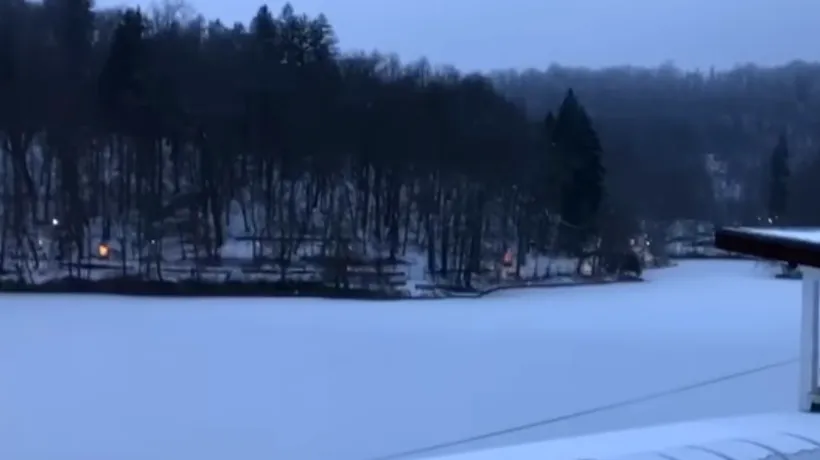 Fenomen spectaculos în România: Un lac din Sovata a înghețat, deși are apă sărată. Care este explicația 