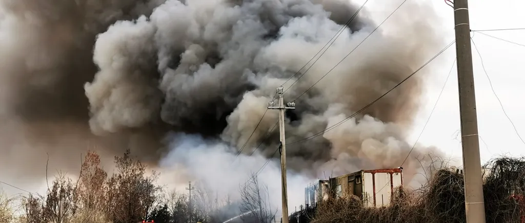 FOTO-VIDEO | Incendiu puternic la centrul Remat din Glina. A fost emis mesaj de avertizare prin Ro-Alert