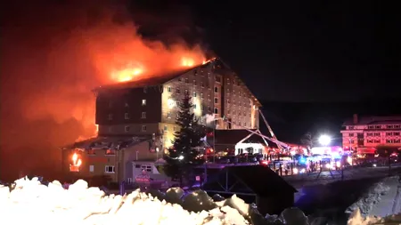 INCENDIU puternic într-o stațiune de schi din Turcia. Cel puțin 66 de persoane au murit