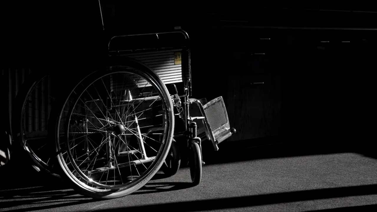 Pedeapsă redusă cu doi ani în cazul unui bărbat care și-a violat fiica imobilizată în scaun cu rotile 