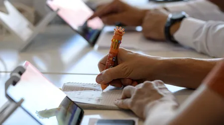 FACTURI pe minus la lumină