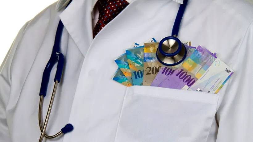 Caz revoltător. Un medic returnează șpaga primită de la o pacientă: Vă dau banii. Cât mi-ați dat? - VIDEO