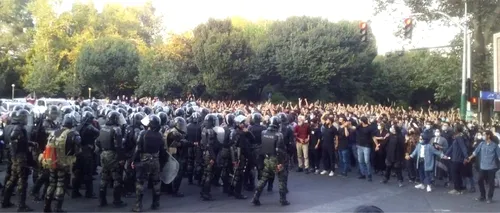 Revoluție în Iran. A cincea zi de proteste masive în capitala Teheran, oamenii cer dreptate pentru Mahsa Amini - VIDEO
