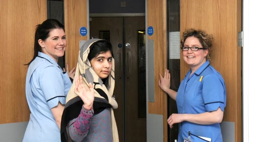 Malala Yousafzai, adolescenta împușcată în cap de talibani, a ieșit din spital