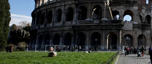 Român fără adăpost, găsit mort foarte aproape de Colosseum, în centrul istoric al Romei