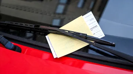 Un pensionar primește 40 de amenzi de parcare zilnic. Plătește amenzile pentru 3.000 de mașini pe care nu le-a cumpărat niciodată