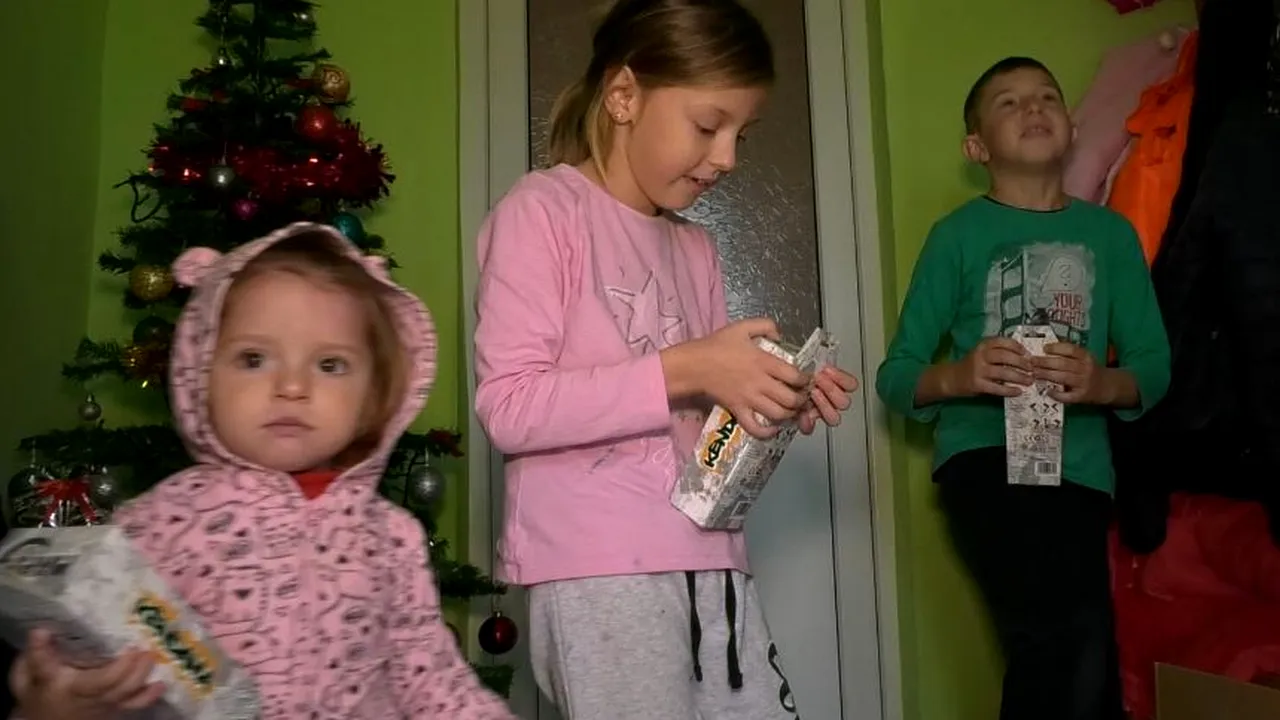 CAMPANIE GÂNDUL.RO. Moș Crăciun, alături de familiile nevoiașe. Ce cadouri visează să primească micuții (FOTO+VIDEO)