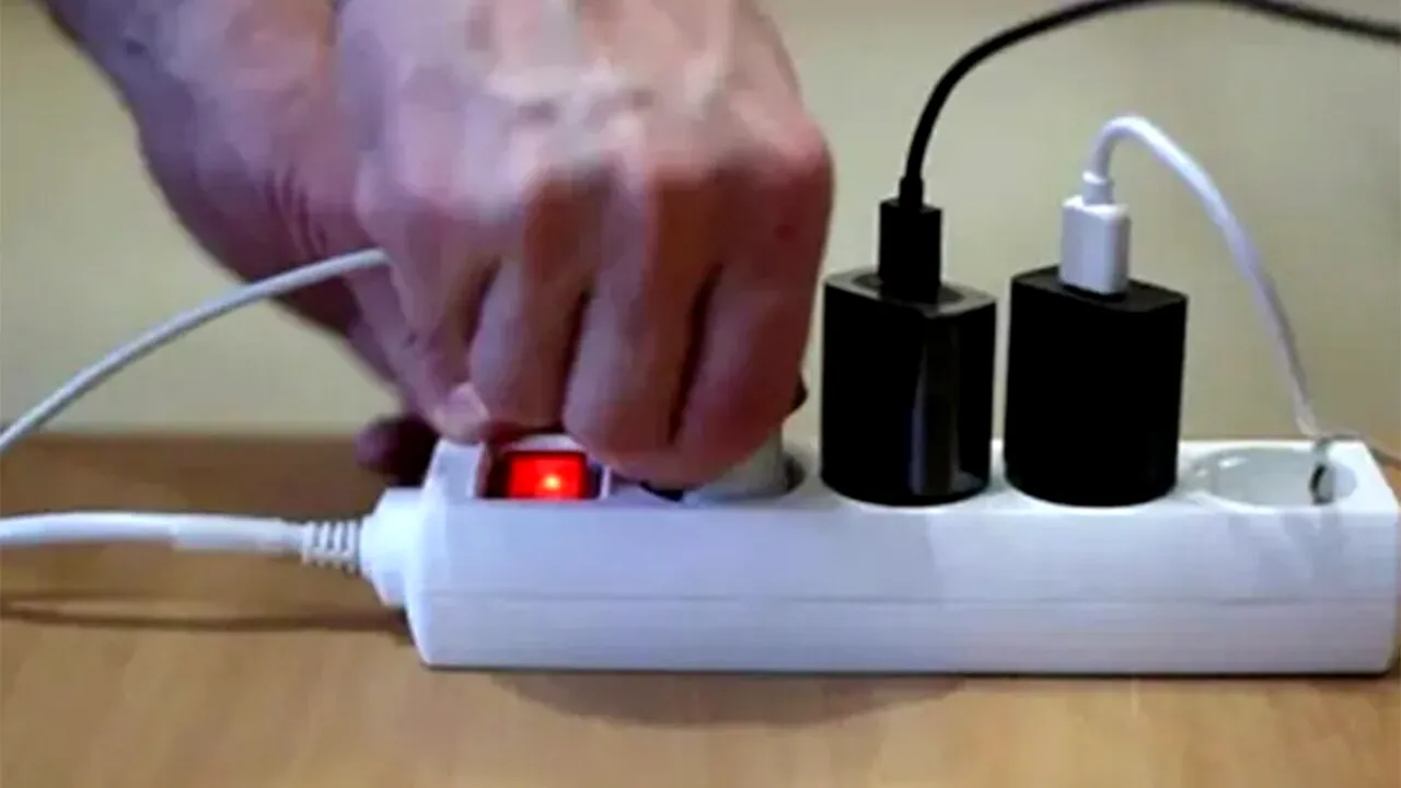 Aparatul din casă care consumă la fel de mult curent ca frigiderul. Mulți oameni nu acordă atenție acestui dispozitiv și rar îl scot din priză