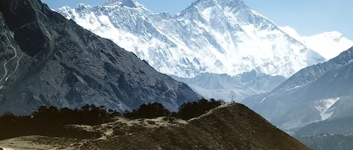 Everest: Noi cadavre au fost descoperite din cauza topirii ghețarilor