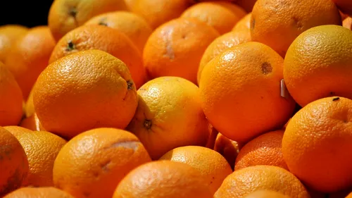 Un mare retailer din România a retras un lot de portocale de la vânzare, pentru că depășesc valorile admise de pesticide