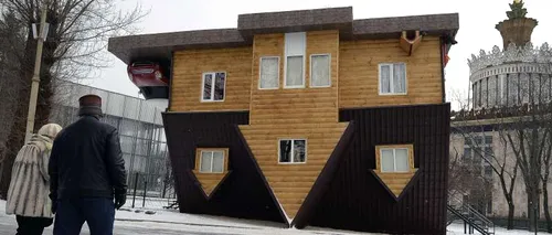 GALERIE FOTO: Cum interiorul casei cu susul în jos din Moscova