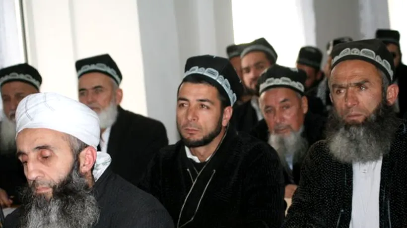 Tadjikistan, țara în care frizerii luptă împotriva terorismului islamic
