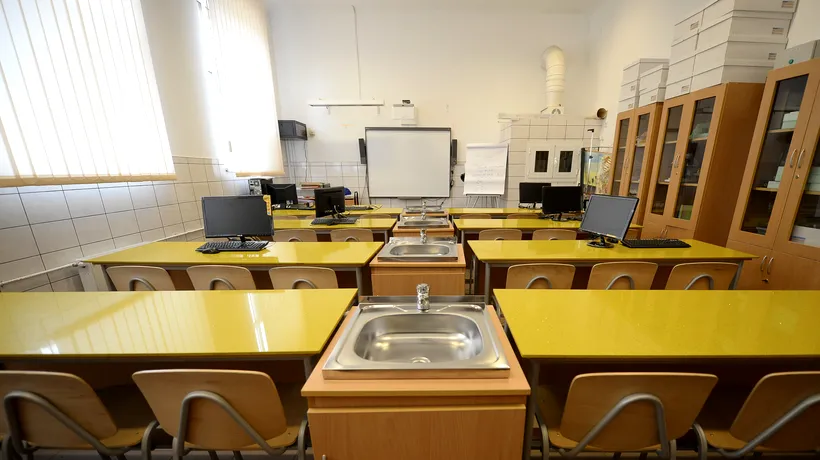 CJ Ilfov cumpără echipamente digitale pentru trei unități de educație / Se dotează 6 săli de clasă și 7 cabinete (P)