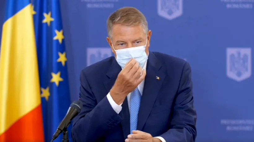 Observația unui jurnalist către Iohannis: ”Am văzut că v-ați atins masca de mai multe ori. Cum credeți că elevii vor respecta măsurile de igienă?”/ Klaus Iohannis: ”Copiii se obișnuiesc repede!”