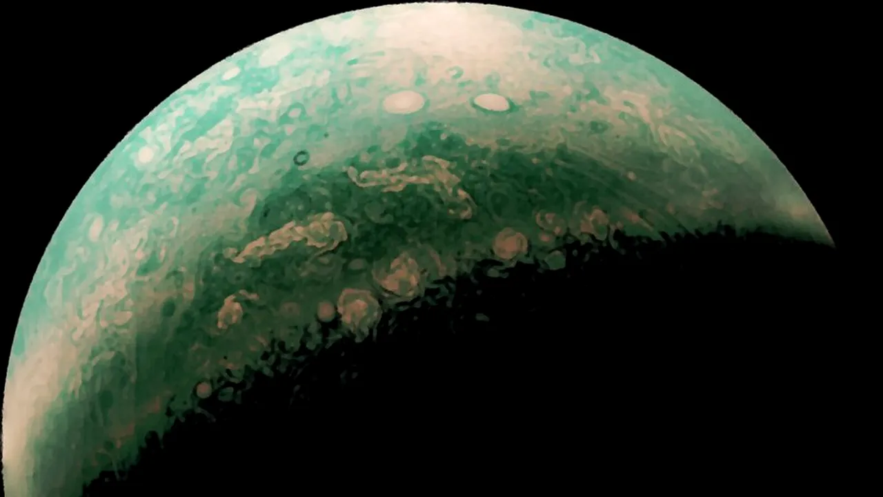 Noi imagini cu planeta Jupiter, făcute publice de NASA