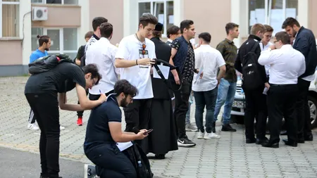 Cum sunt corectate lucrările de BAC. Ce se întâmplă dacă diferența dintre notele acordate de cei doi profesori evaluatori este mai mare de 1 punct?