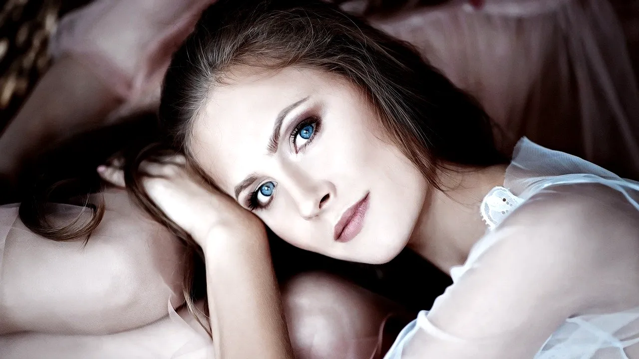 Bătrân din Mureș, lăsat fără 250.000 de lei! Patru femei l-au șantajat cu fotografii compromițătoare