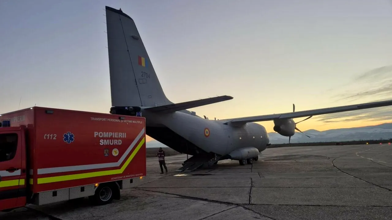 Doi pacienți cu arsuri au fost transportați de la Bacău la un spital din Bruxelles, cu o aeronavă Spartan a Forțelor Aeriene Române
