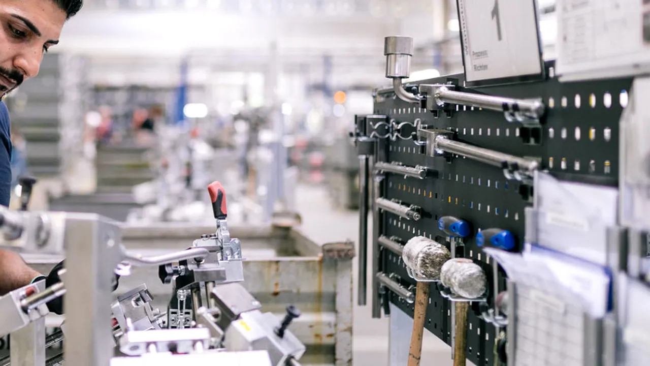Un nume mare din industria auto din Germania își deschide fabrică în România: cel puțin 500 de oameni vor fi angajați