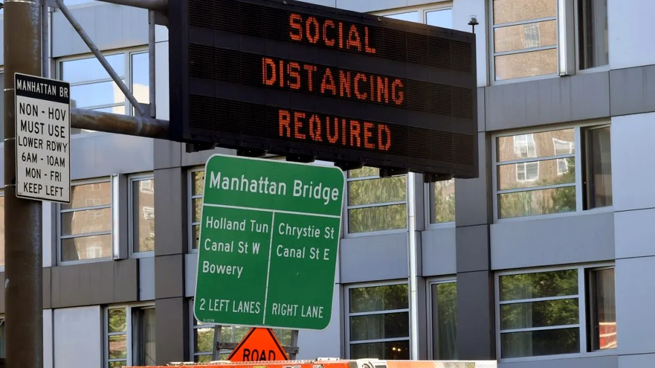 PANDEMIE. Studii: Restricțiile impuse populației au salvat milioane de vieți la nivel mondial, iar ridicarea acestora este riscantă