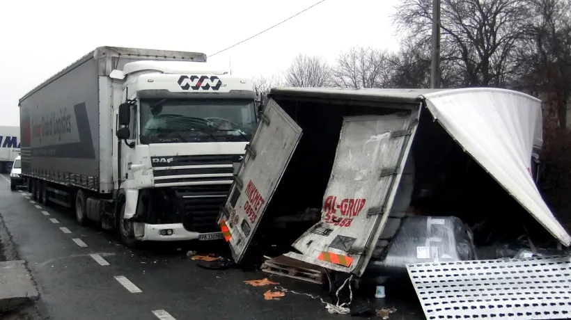 Două TIR-uri s-au ciocnit frontal în Arad. Circulația pe DN7, blocată câteva ore