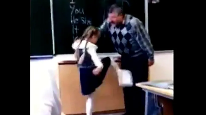 Cum îl pedepsește o elevă pe profesorul care o umilește în fața clasei
