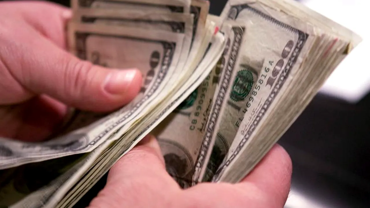 Un tânăr a început să plătească totul în numerar, iar acest lucru i-a schimbat viața