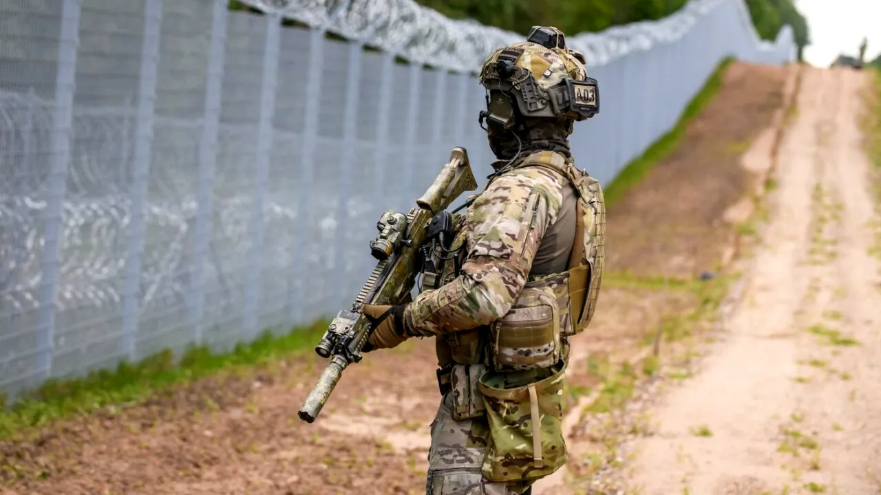 Belarus INVADEAZĂ Letonia cu migranți ilegali. Autoritățile de frontieră letone sunt în alertă