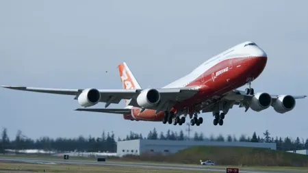 Boeing 747-8, transformat într-un 