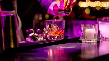 SANCȚIUNE POLITICĂ. Un deputat, surprins într-un club de noapte, în plină pandemie. A fost expulzat din partid