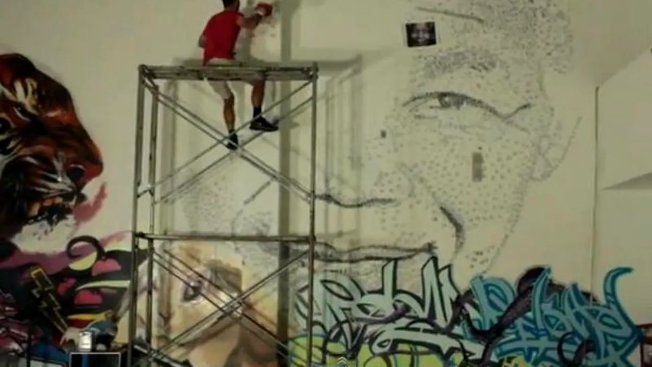 Un portret al lui Nelson Mandela, imprimat pe un zid din Shanghai cu 27.000 de lovituri de pumn. VIDEO