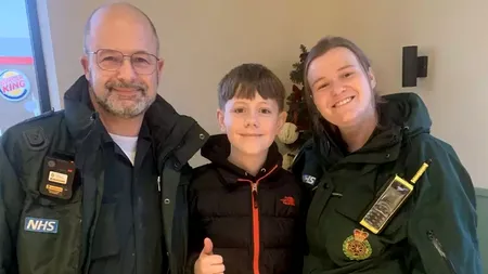 Un băiețel de 12 ani a devenit erou, după gestul făcut când mama sa a leșinat la volan. „A salvat viețile noastre și ale altora”