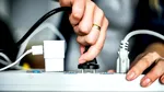 Ce aparate ar trebui să scoți din priză înainte de a pleca în vacanță. Recomandările experților pentru siguranța locuinței