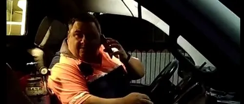 Un șofer de pe ambulanță îl scuipă și îl amenință pe un bărbat: „Ia-l de aici că ți-l omor / „Hai, nu vrei să mă calci? - VIDEO