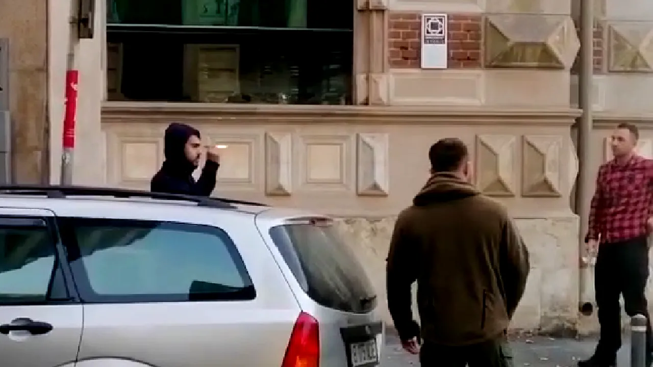 Un bărbat a amenințat cu un cuțit doi polițiști, îmbrăcați în haine civile, chiar în centrul Bucureștiului