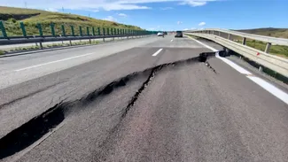 Ministerul Transporturilor cere clarificări urgente de la CNAIR, după ce o porțiune din A10 Sebeș-Turda s-a surpat. Ce trebuie să conțină raportul