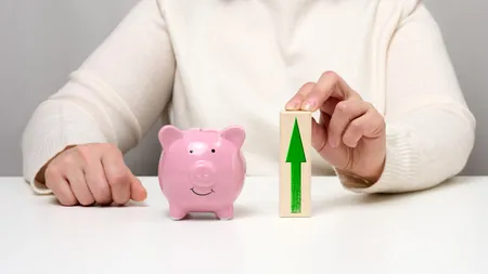 Ratele la bancă au crescut alarmant. Cât ajunge să plătească o persoană pentru un credit ipotecar, în 2025