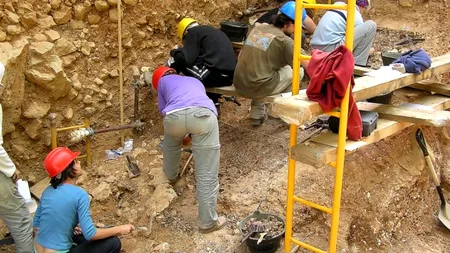 Ce au găsit arheologii într-un mormânt antic misterios din Grecia. 