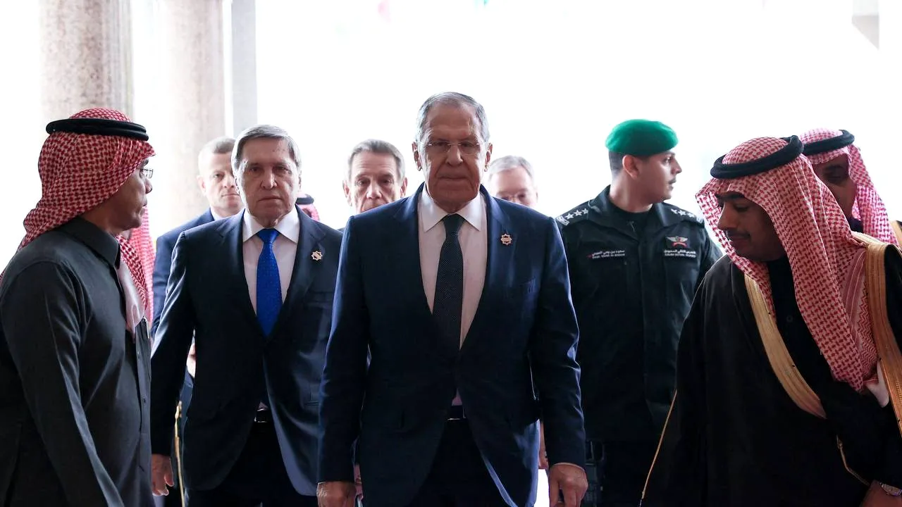 Kremlin: Vladimir Putin este dispus să DISCUTE cu Volodimir Zelenski „doar dacă va fi necesar” / Rusia spune că Ucraina are „dreptul” să adere la UE