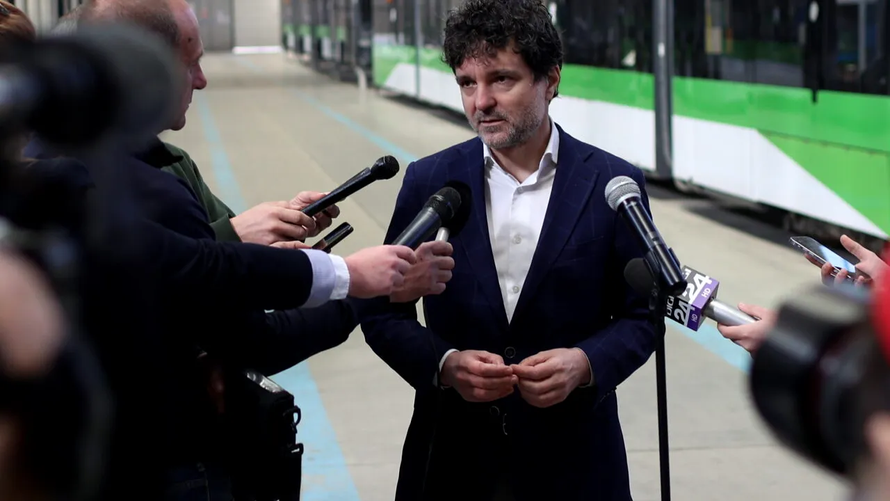 VIDEO Nicușor Dan: „În ceea ce privește mijloacele de transport, iar suntem în mare suferință. Avem achiziția pe tramvaiele și autobuzele electrice cu bani europeni”