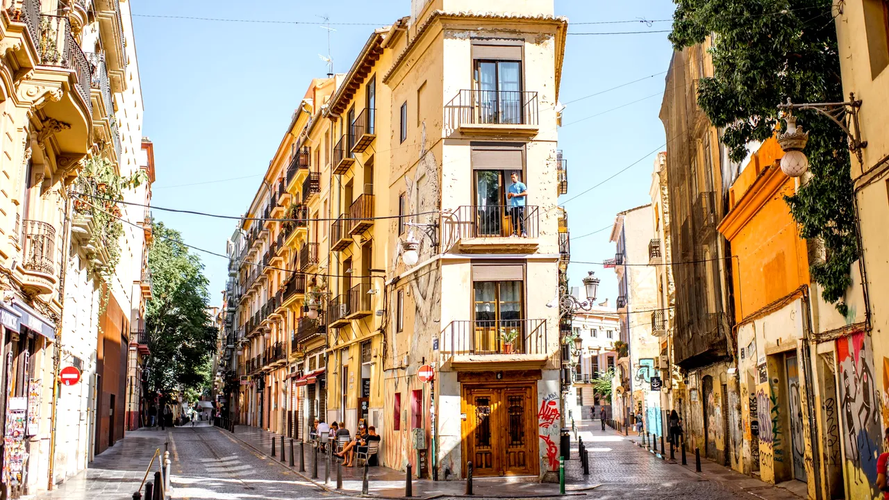 Cod roșu de furtuni pentru joi în Spania, Comunitatea Valenciană. Posibil zboruri afectate / Anunțul MAE