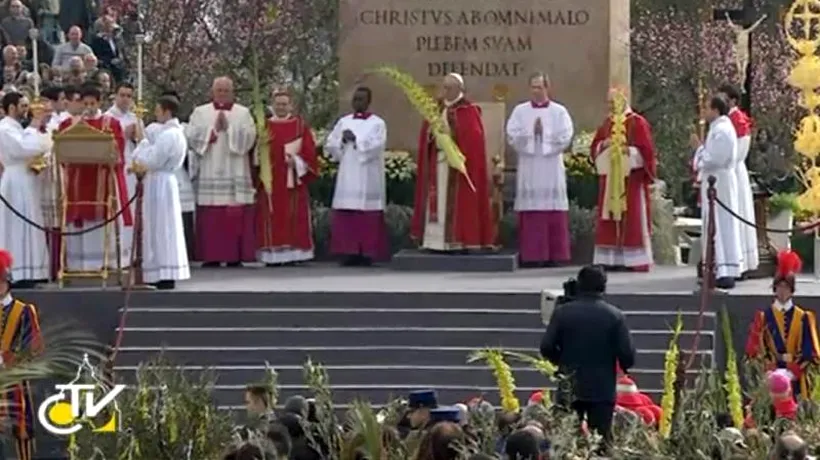 Duminica Floriilor pentru catolici. Papa Francisc prezidează prima lui liturghie de Florii. GALERIE FOTO
