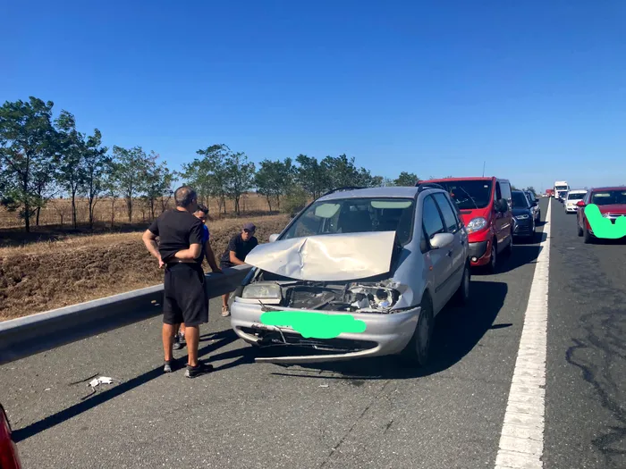 Carambol pe Autostrada A2, la ieşirea spre Constanţa: Opt maşini, în care erau 18 adulți și 4 copii, implicate