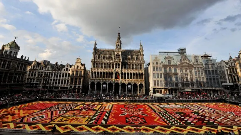 Bruxelles-ul a înflorit. Covor din 750.000 de begonii în Grand Place