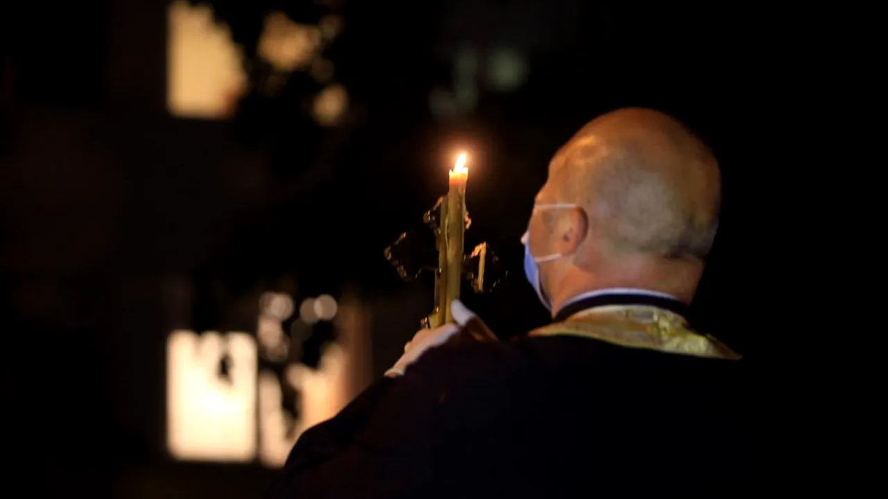 PAȘTE! Hristos a Înviat! Creștinii ortodocși și cei greco-catolici sărbătoresc Învierea Domnului, cea mai mare sărbătoare a creştinătăţii