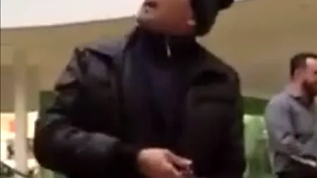 S-a dus la mall în zona „food court