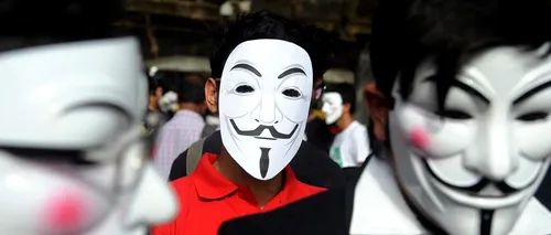 Trei hackeri ai Anonymous România, trimiși în judecată pentru terorism cibernetic